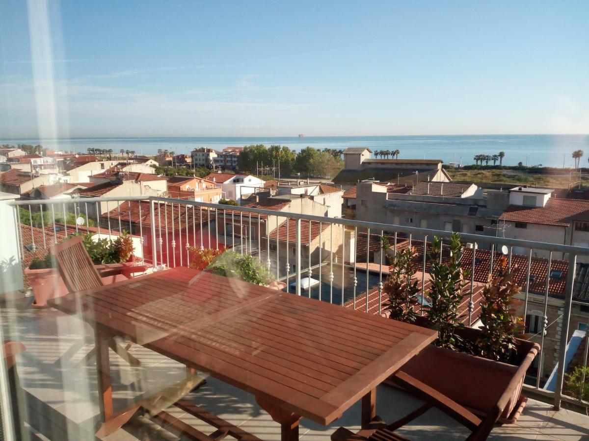 Sky Wellness Apartment Porto SantʼElpidio Exteriör bild